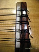 selleta_compensada_de_un_charango_peruano-2008_A80_3111.jpg